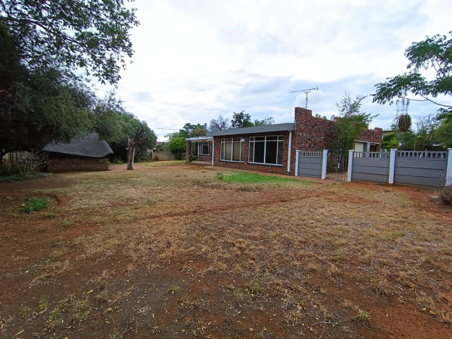 4 Bedroom Property for Sale in Pellissier Free State